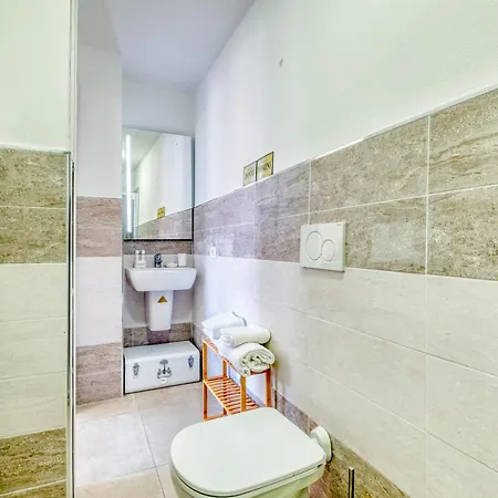 Finestra Sul Duomo - Happy