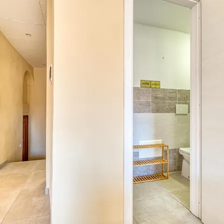 Finestra Sul Duomo - Happy