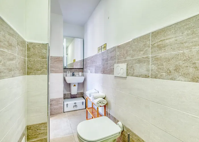 Finestra Sul Duomo - Happy